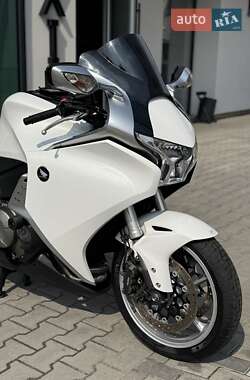Мотоцикл Спорт-туризм Honda VFR 1200F 2010 в 