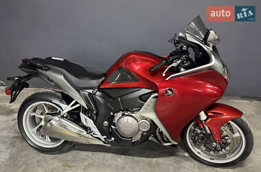 Мотоцикл Спорт-туризм Honda VFR 1200F 2010 в 
