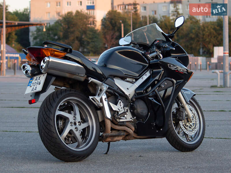 Мотоцикл Спорт-туризм Honda VFR 800 2003 в Харкові