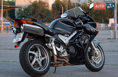 Мотоцикл Спорт-туризм Honda VFR 800 2003 в  фото 2 Мотоцикл Спорт-туризм Honda VFR 800 2003 в