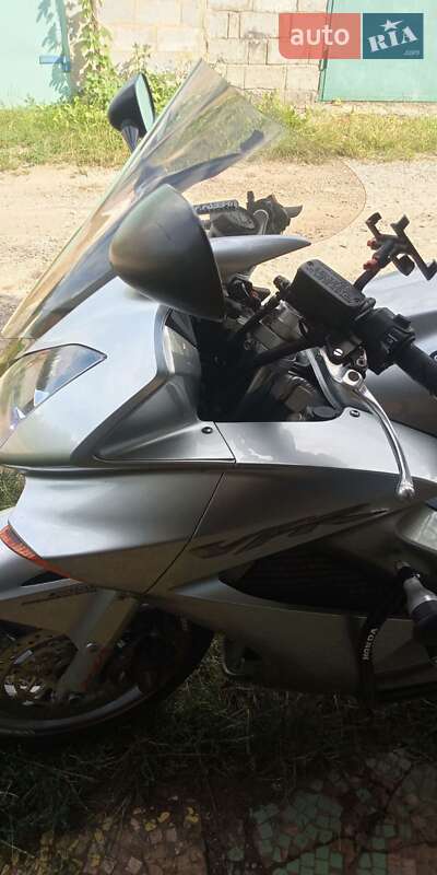 Мотоцикл Спорт-туризм Honda VFR 800F Interceptor 2004 в Бердичеві
