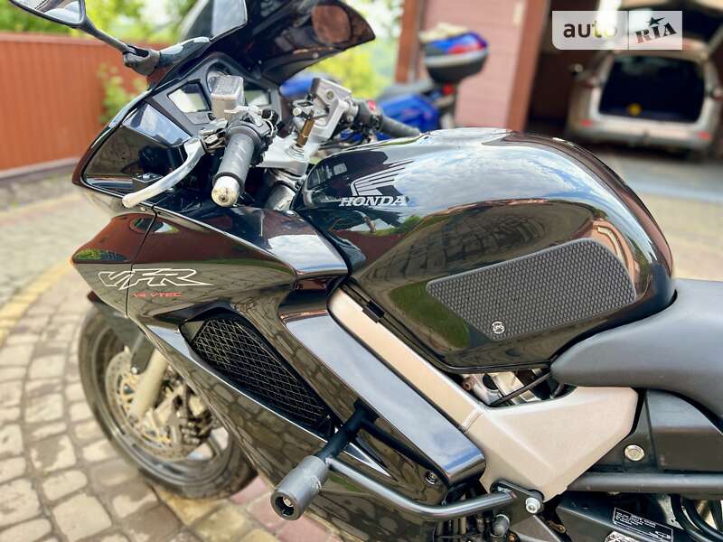 Спортбайк Honda VFR 800F Interceptor 2008 в Чернівцях фото 6 Спортбайк Honda VFR 800F Interceptor 2008 в Чернівцях