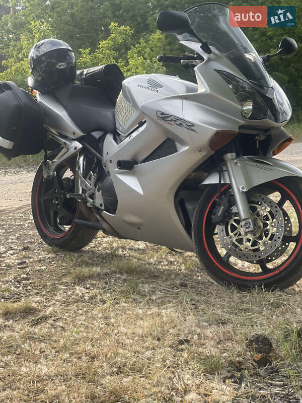 Мотоцикл Спорт-туризм Honda VFR 800F Interceptor 2002 в 
