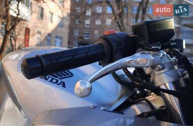 Мотоцикл Спорт-туризм Honda VFR 800F Interceptor 2004 в 