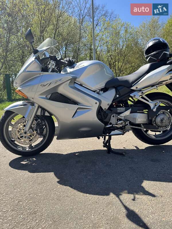 Honda VFR 800F Interceptor 2004