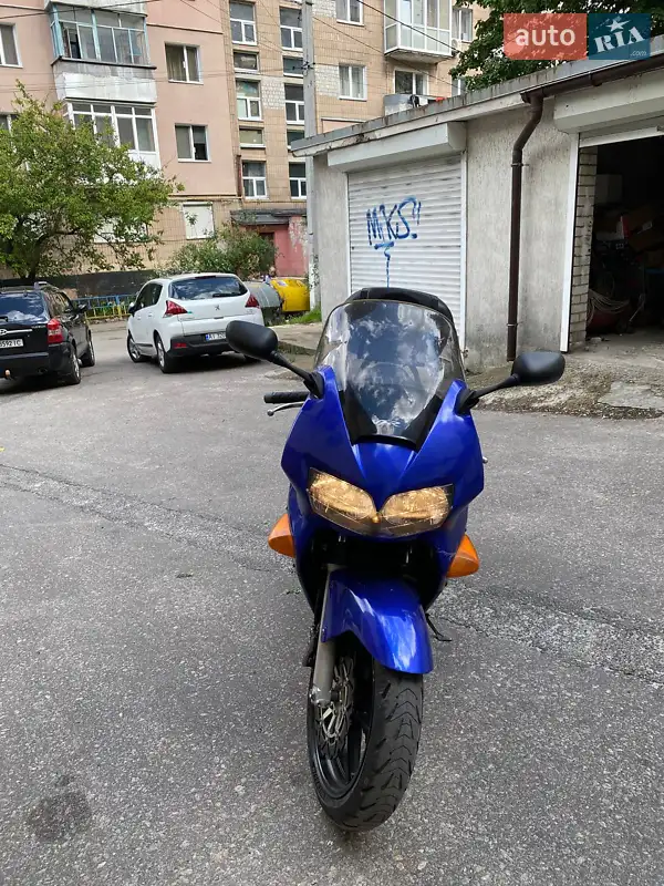 Мотоцикл Спорт-туризм Honda VFR 800F Interceptor 2000 в 