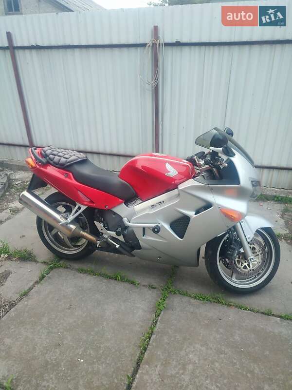 Мотоцикл Спорт-туризм Honda VFR 800F Interceptor 1999 в 