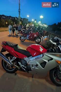 Мотоцикл Спорт-туризм Honda VFR 800F Interceptor 1999 в 