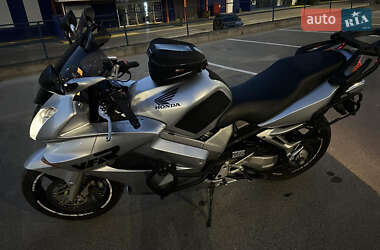 Мотоцикл Спорт-туризм Honda VFR 800F Interceptor 2002 в 