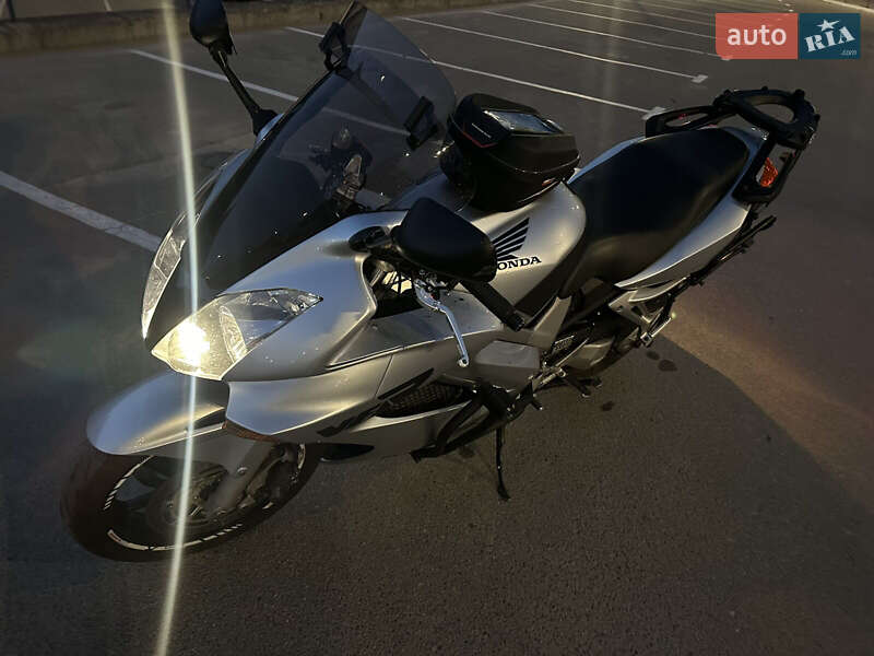 Мотоцикл Спорт-туризм Honda VFR 800F Interceptor 2002 в Тернополе