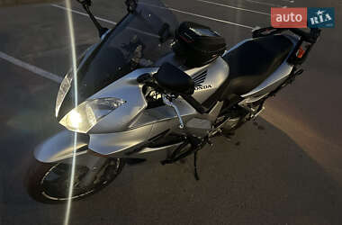 Мотоцикл Спорт-туризм Honda VFR 800F Interceptor 2002 в 