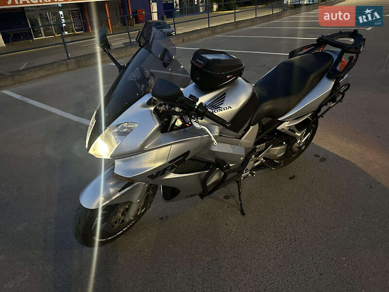 Мотоцикл Спорт-туризм Honda VFR 800F Interceptor 2002 в Тернополе