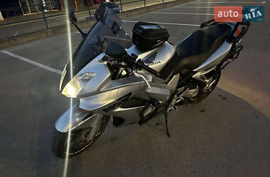 Мотоцикл Спорт-туризм Honda VFR 800F Interceptor 2002 в 