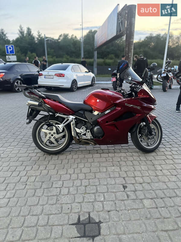 Мотоцикл Спорт-туризм Honda VFR 800F Interceptor 2011 в 