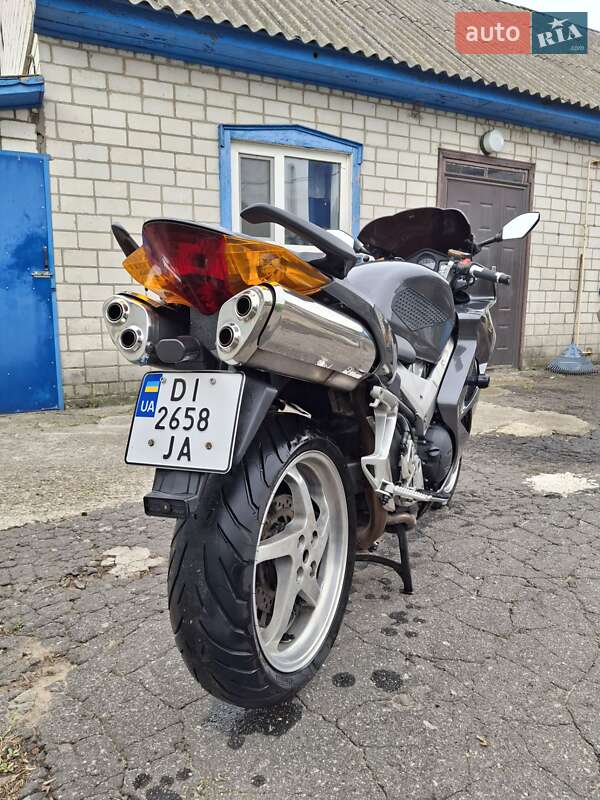Мотоцикл Спорт-туризм Honda VFR 800F Interceptor 2002 в Каневі