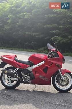 Мотоцикл Спорт-туризм Honda VFR 800F Interceptor 2000 в 