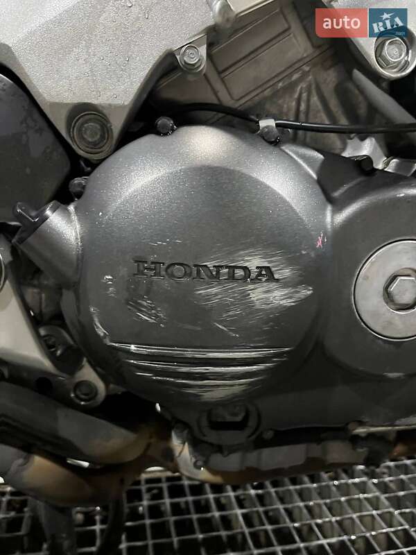 Мотоцикл Спорт-туризм Honda VFR 800F Interceptor 2000 в Миколаєві фото 8 Мотоцикл Спорт-туризм Honda VFR 800F Interceptor 2000 в Миколаєві