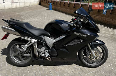 Мотоцикл Спорт-туризм Honda VFR 800F Interceptor 2006 в 