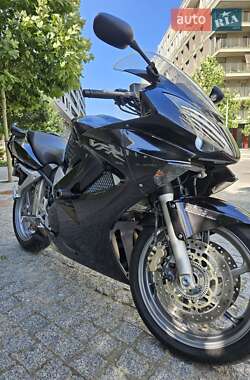 Мотоцикл Спорт-туризм Honda VFR 800F Interceptor 2006 в 