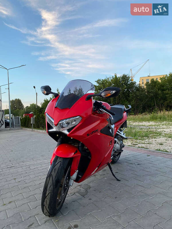 Мотоцикл Спорт-туризм Honda VFR 800F Interceptor 2015 в 