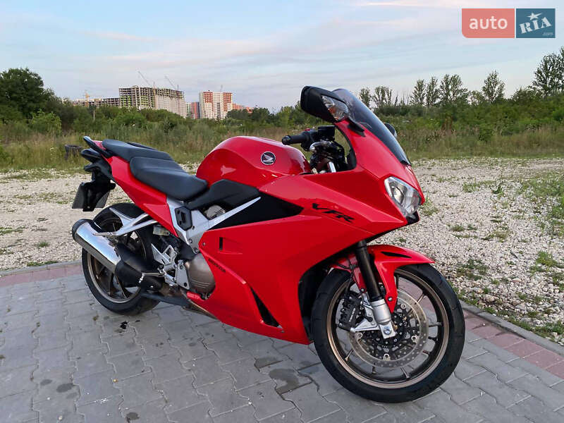 Мотоцикл Спорт-туризм Honda VFR 800F Interceptor 2015 в Тернополе фото 4 Мотоцикл Спорт-туризм Honda VFR 800F Interceptor 2015 в Тернополе