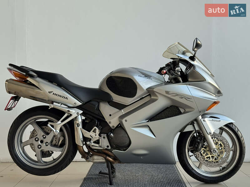 Мотоцикл Спорт-туризм Honda VFR 800F Interceptor 2004 в Києві фото 2 Мотоцикл Спорт-туризм Honda VFR 800F Interceptor 2004 в Києві