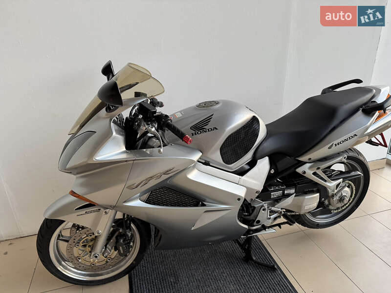 Мотоцикл Спорт-туризм Honda VFR 800F Interceptor 2004 в Києві фото 10 Мотоцикл Спорт-туризм Honda VFR 800F Interceptor 2004 в Києві