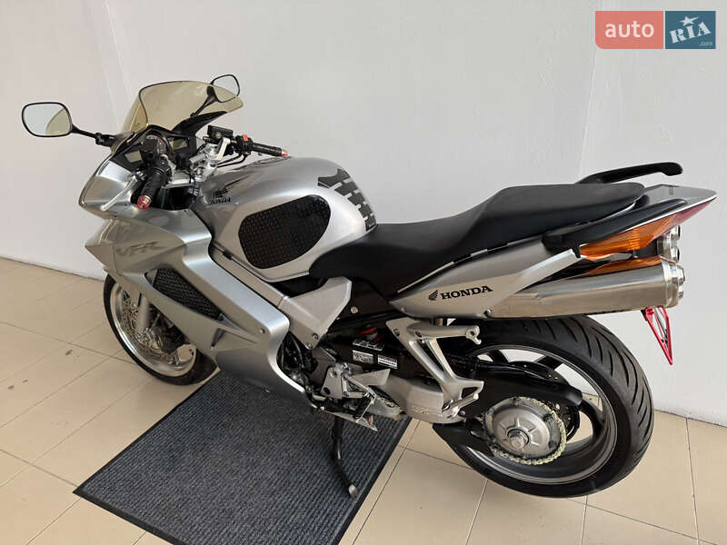 Мотоцикл Спорт-туризм Honda VFR 800F Interceptor 2004 в Києві фото 12 Мотоцикл Спорт-туризм Honda VFR 800F Interceptor 2004 в Києві