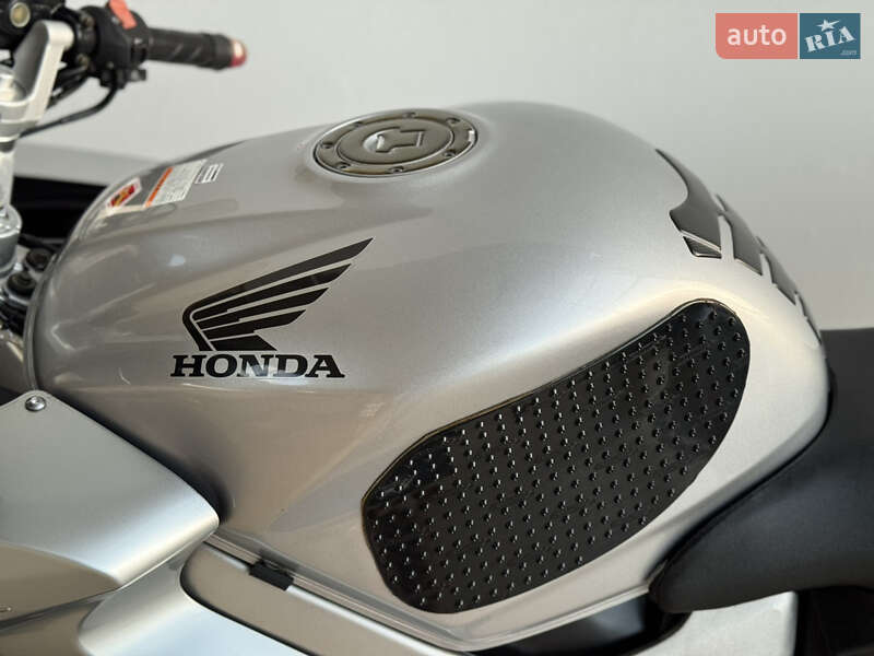 Мотоцикл Спорт-туризм Honda VFR 800F Interceptor 2004 в Киеве