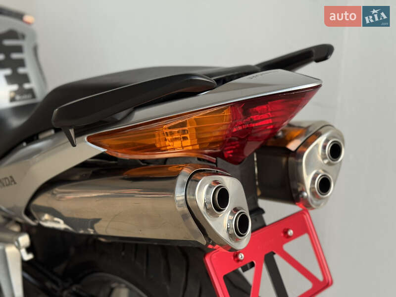 Мотоцикл Спорт-туризм Honda VFR 800F Interceptor 2004 в Києві фото 28 Мотоцикл Спорт-туризм Honda VFR 800F Interceptor 2004 в Києві