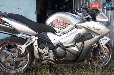 Мотоцикл Спорт-туризм Honda VFR 800F Interceptor 2004 в 