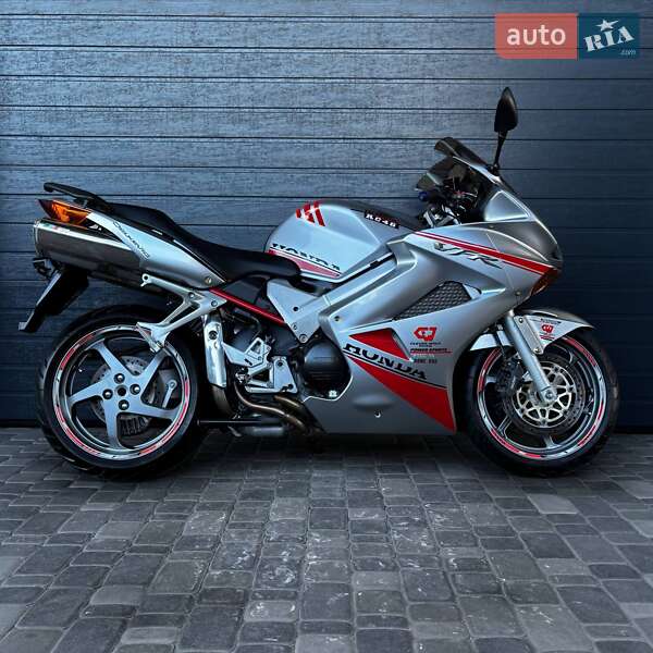 Мотоцикл Спорт-туризм Honda VFR 800F Interceptor 2006 в Белой Церкви фото 2 Мотоцикл Спорт-туризм Honda VFR 800F Interceptor 2006 в Белой Церкви