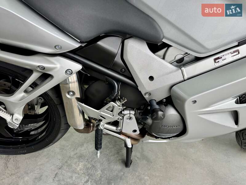 Мотоцикл Спорт-туризм Honda VFR 800F Interceptor 2003 в Хмельницькому