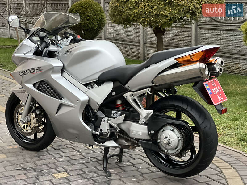 Мотоцикл Спорт-туризм Honda VFR 800F Interceptor 2002 в Буську