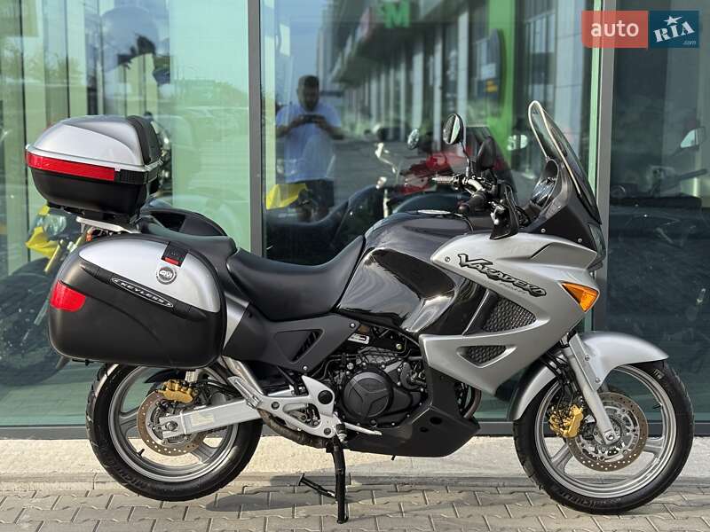 Мотоцикл Туризм Honda XL 1000V Varadero 2004 в 