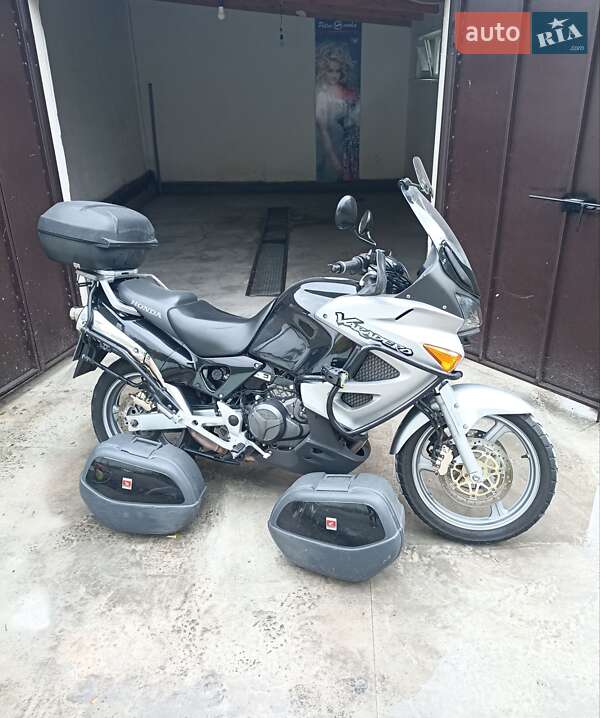 Мотоцикл Багатоцільовий (All-round) Honda XL 1000V Varadero 2003 в Миронівці фото Мотоцикл Багатоцільовий (All-round) Honda XL 1000V Varadero 2003 в Миронівці