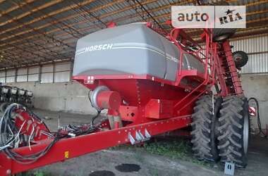 Сеялка сплошного высева пневматическа Horsch Pronto 2013 в Сумах