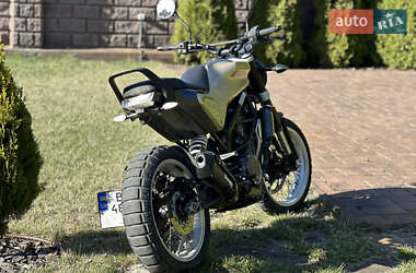 Мотоцикл Без обтекателей (Naked bike) Husqvarna Svartpilen 401 2019 в 