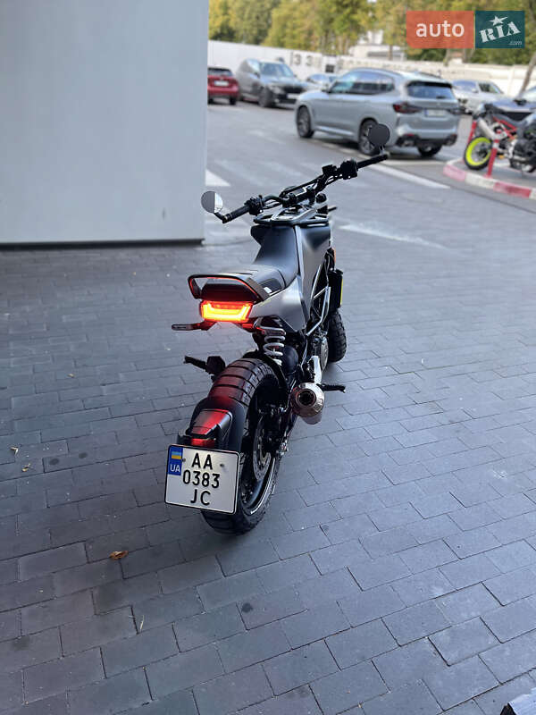 Скремблер Husqvarna Svartpilen 2020 в Києві