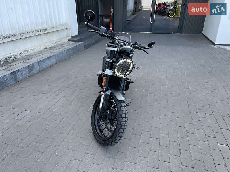 Скремблер Husqvarna Svartpilen 2020 в Києві