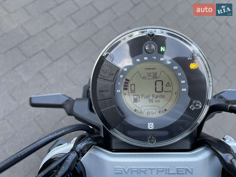 Скремблер Husqvarna Svartpilen 2020 в Києві