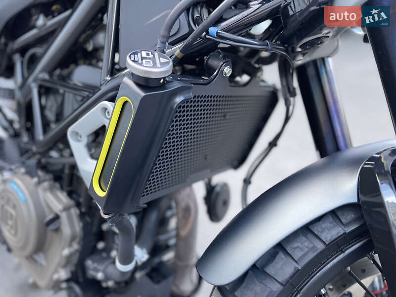 Скремблер Husqvarna Svartpilen 2020 в Києві