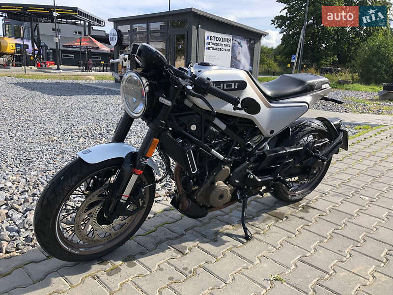 Кафе рейсер Husqvarna Vitpilen 2022 в Бориславі