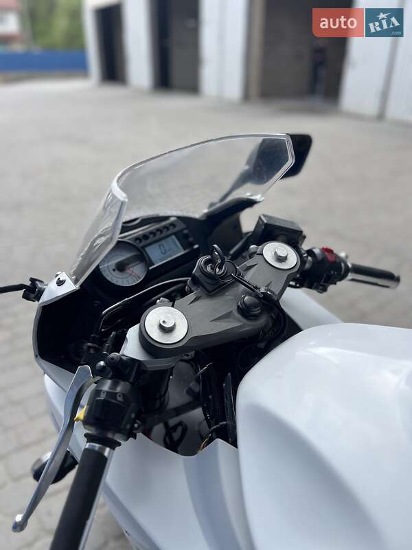 Спортбайк Hyosung GT 250R 2010 в Кременце