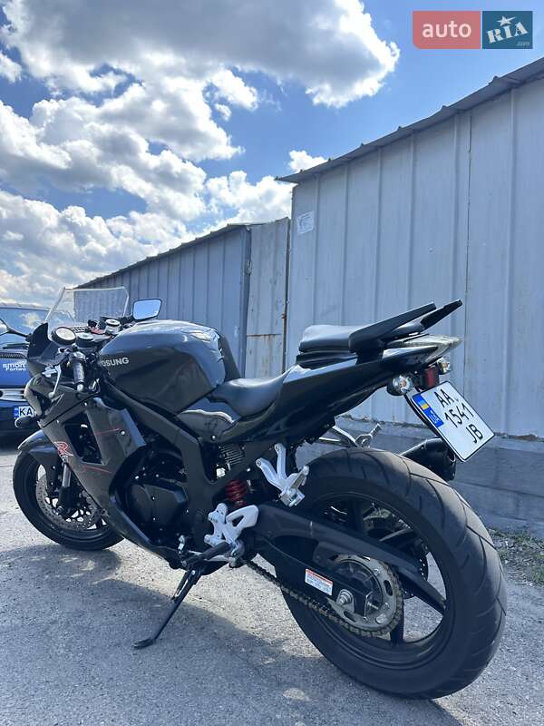 Мотоцикл Супермото (Motard) Hyosung GT 250R 2011 в Киеве