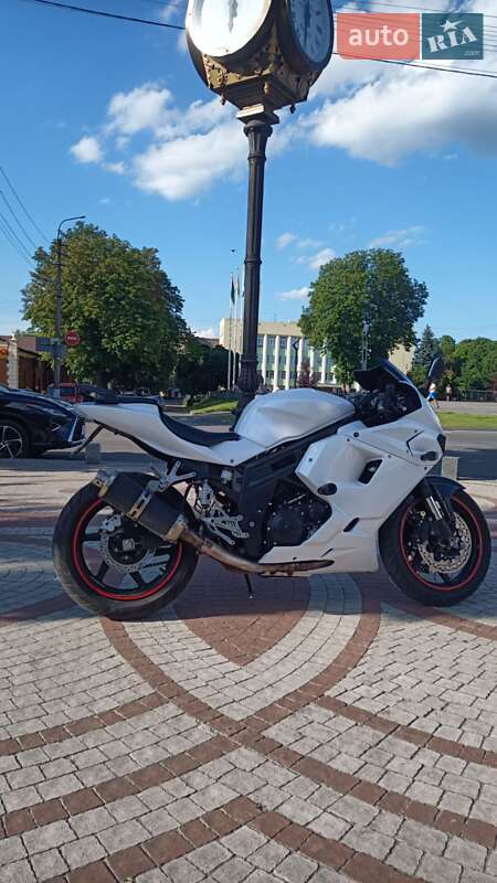 Hyosung GT 650R 2010