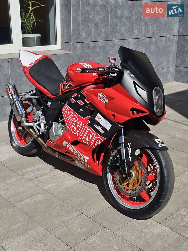 Спортбайк Hyosung GT 650R 2010 в 