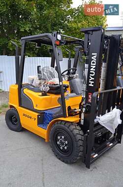 Вилочный погрузчик Hyundai 30D 2025 в 