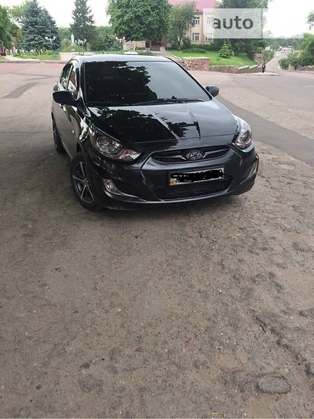 Седан Hyundai Accent 2012 в Коростене