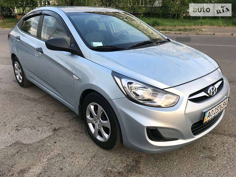 Седан Hyundai Accent 2011 в Мукачевому